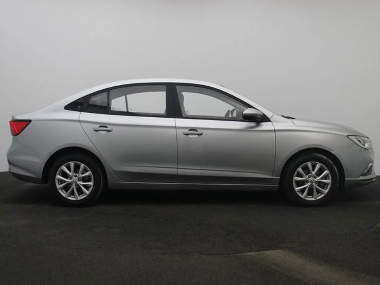 Car image 13