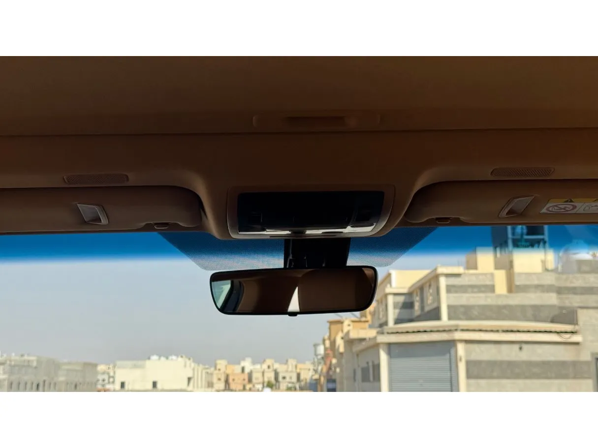 Car image 25