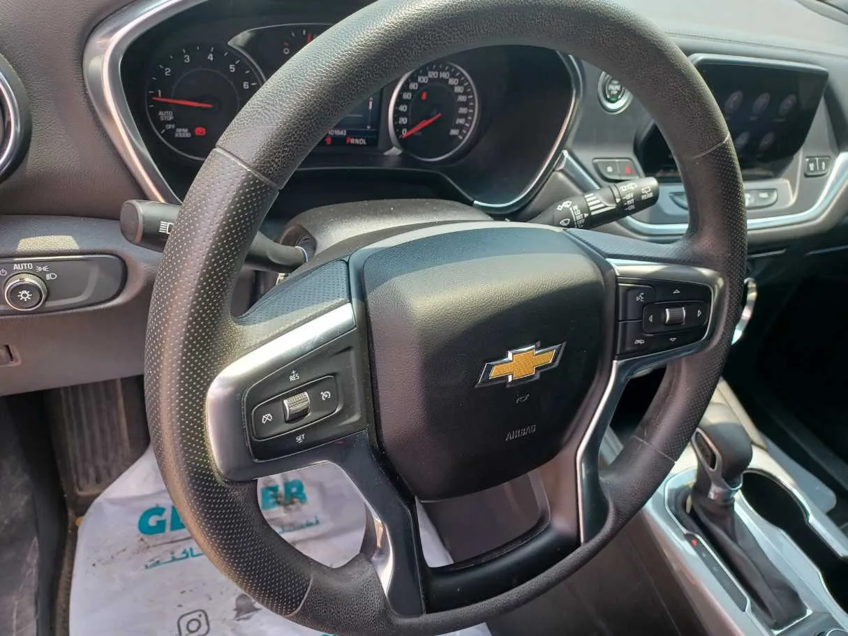 Car image 19