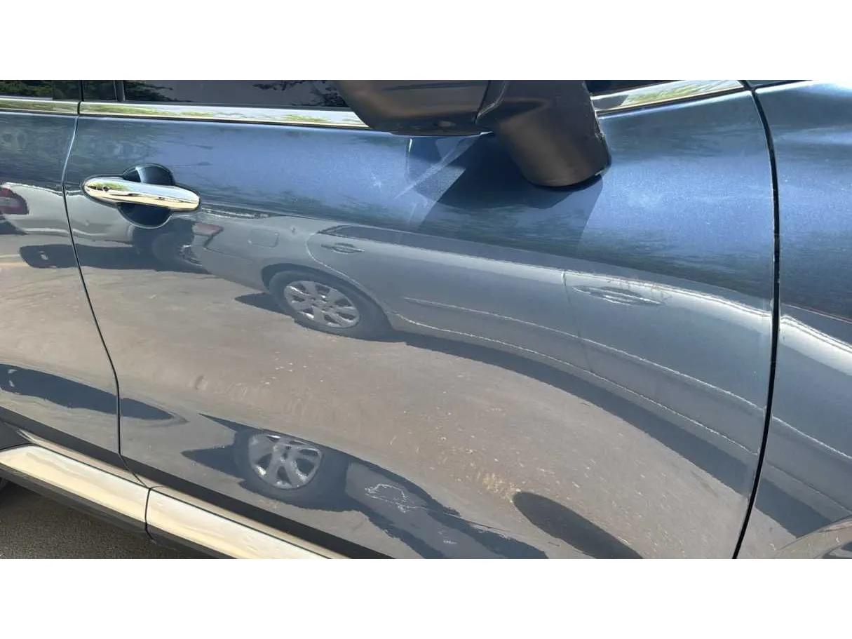 Car image 26