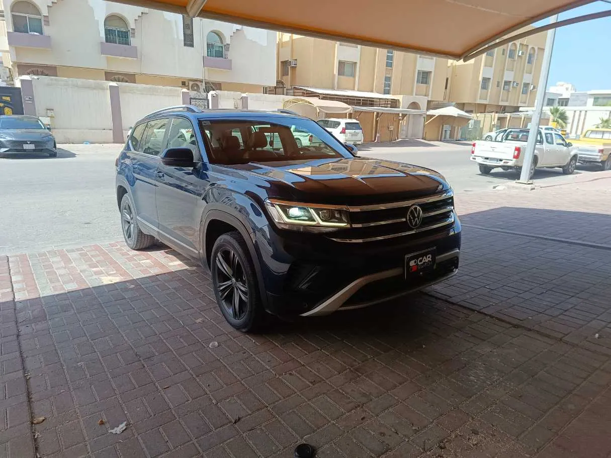 Car image 3