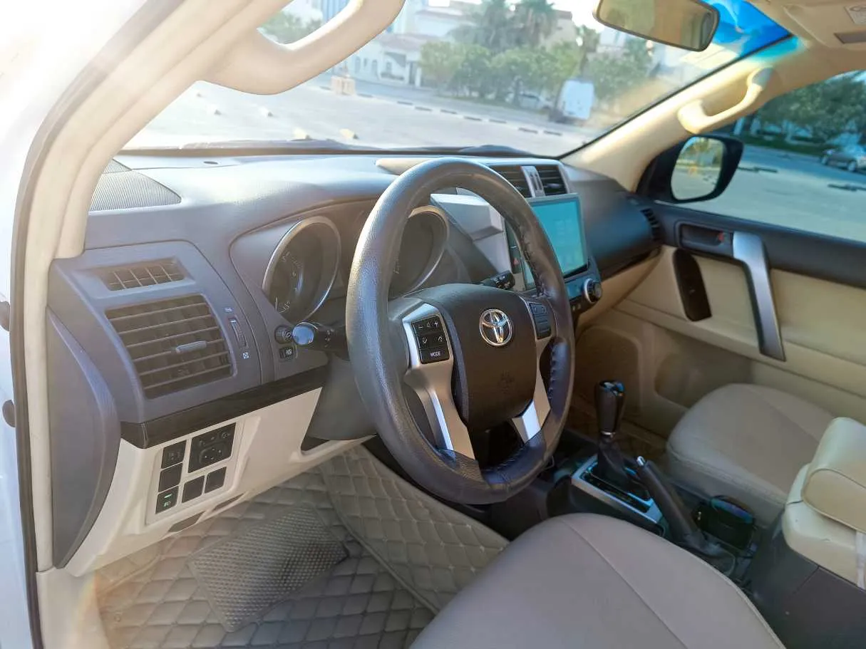 Car image 14