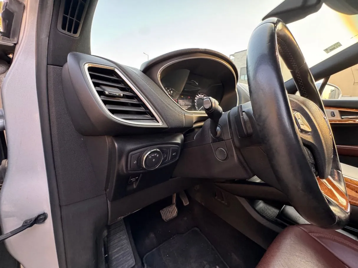 Car image 23