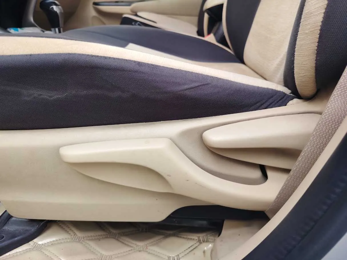 Car image 27