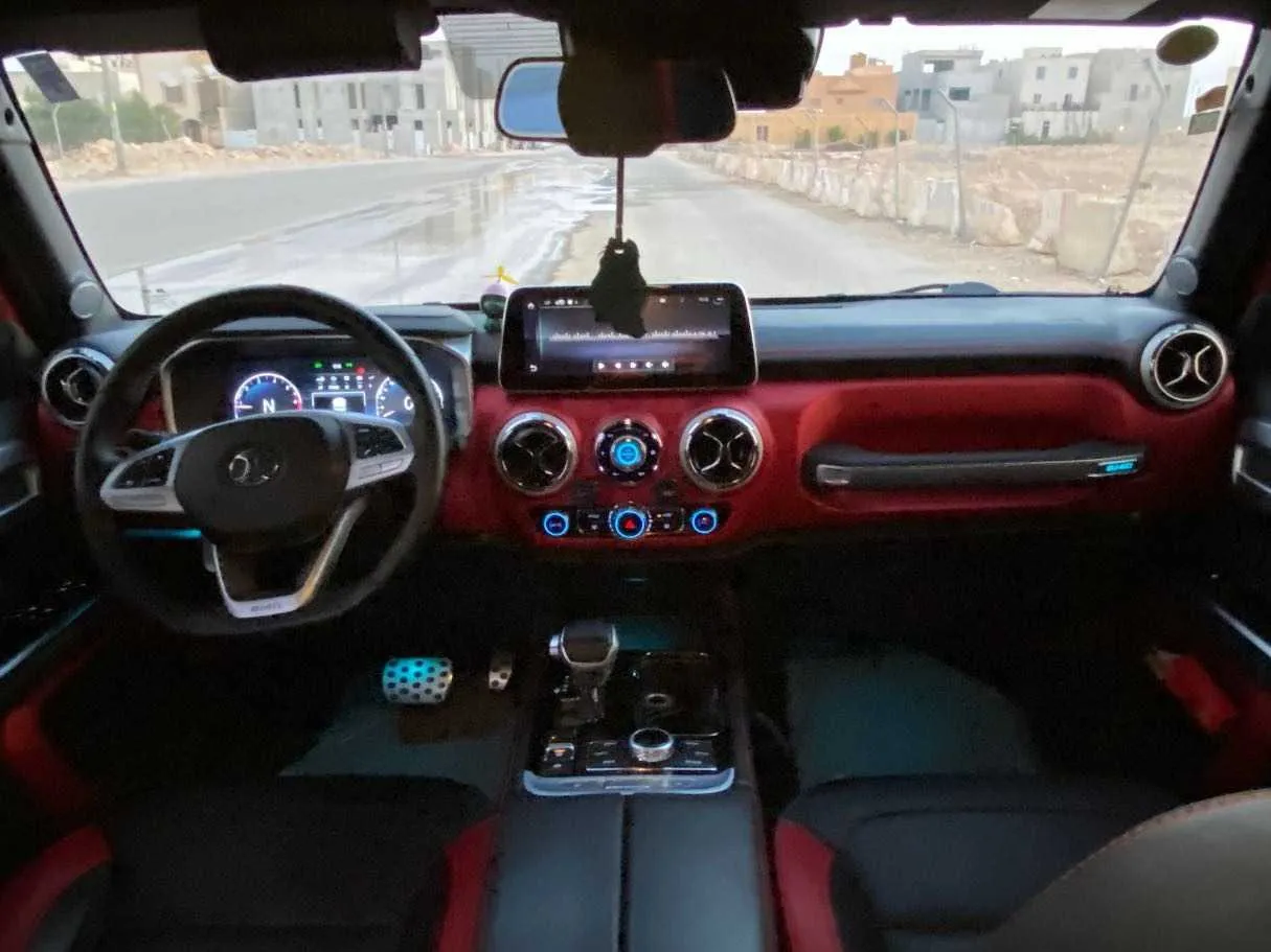 Car image 13