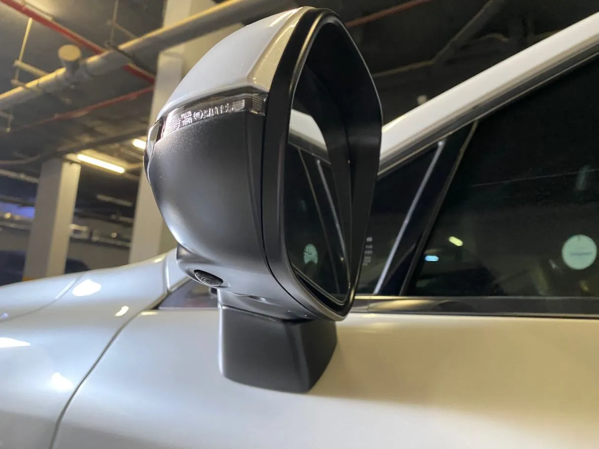 Car image 23