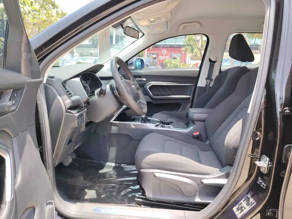 Car image 12