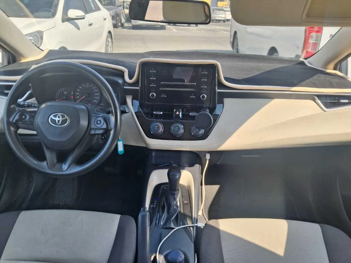 Car image 14