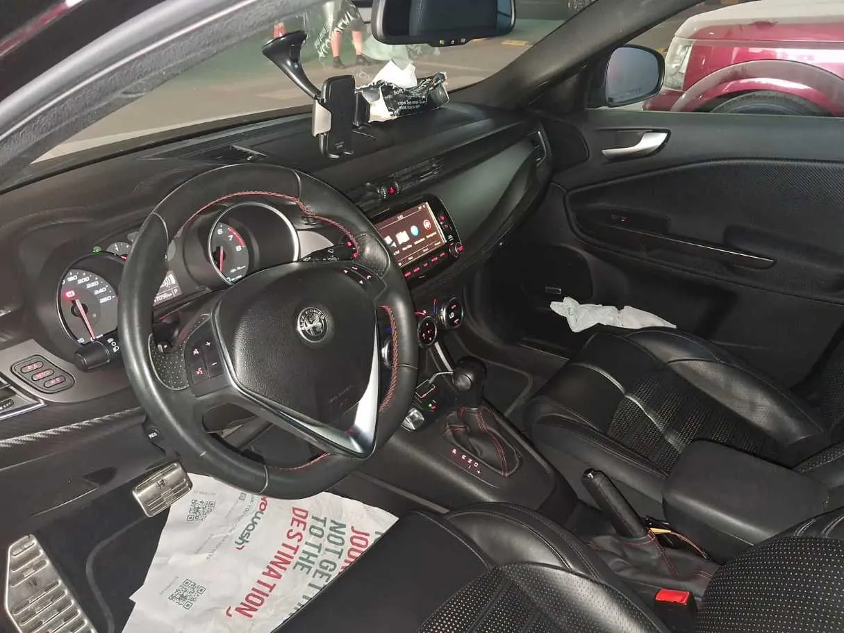 Car image 11