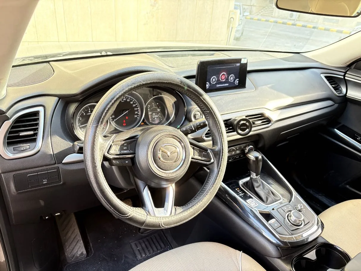 Car image 12