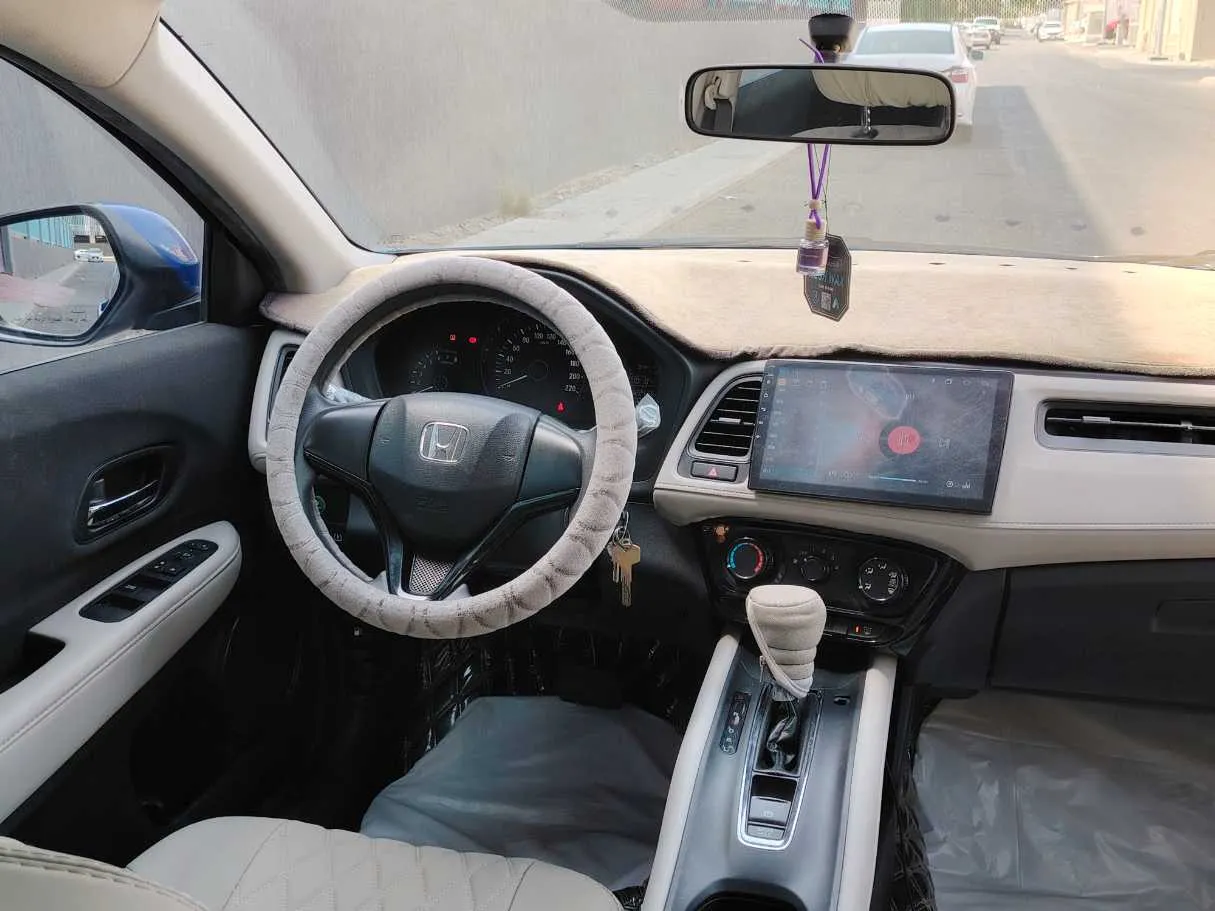 Car image 17