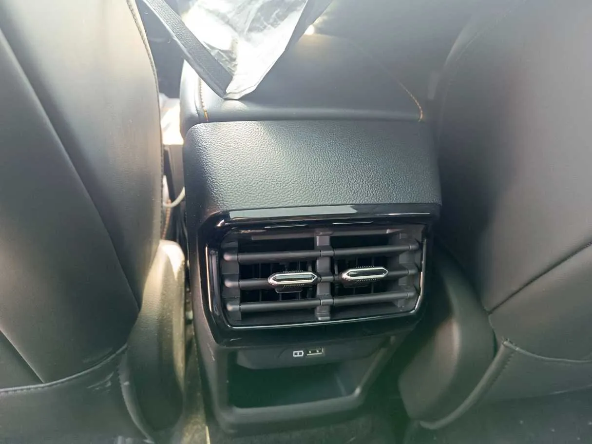 Car image 34