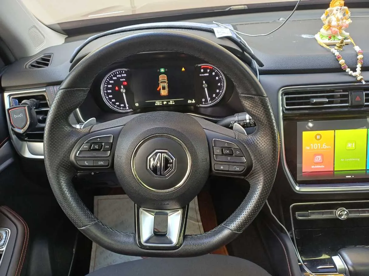 Car image 13