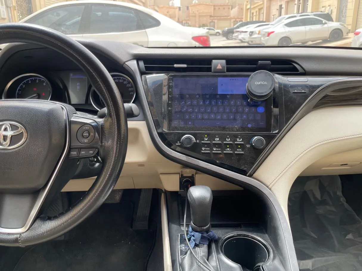 Car image 19