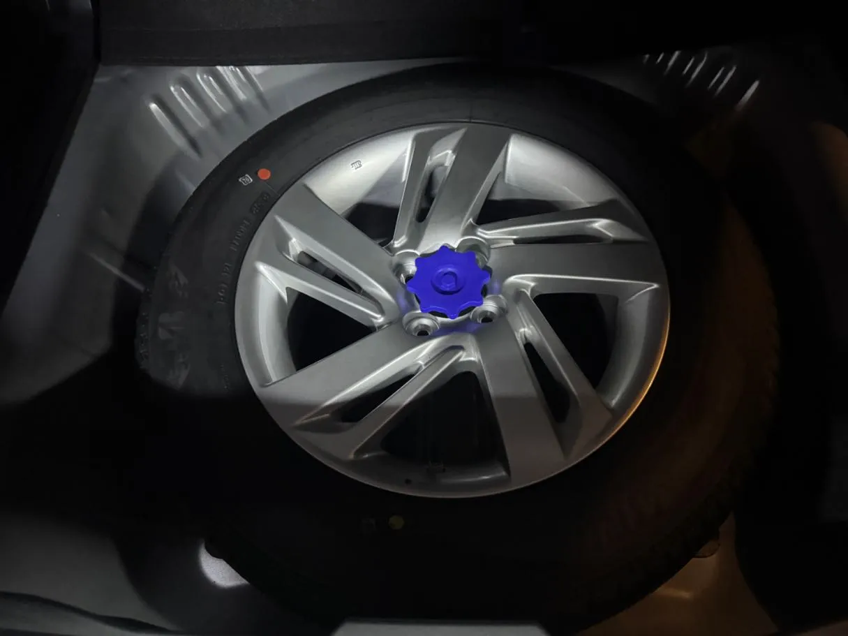 Car image 21