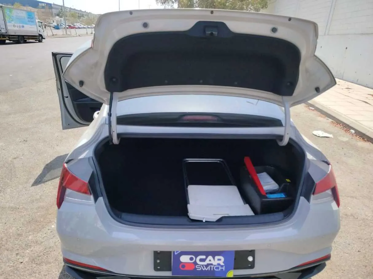 Car image 28
