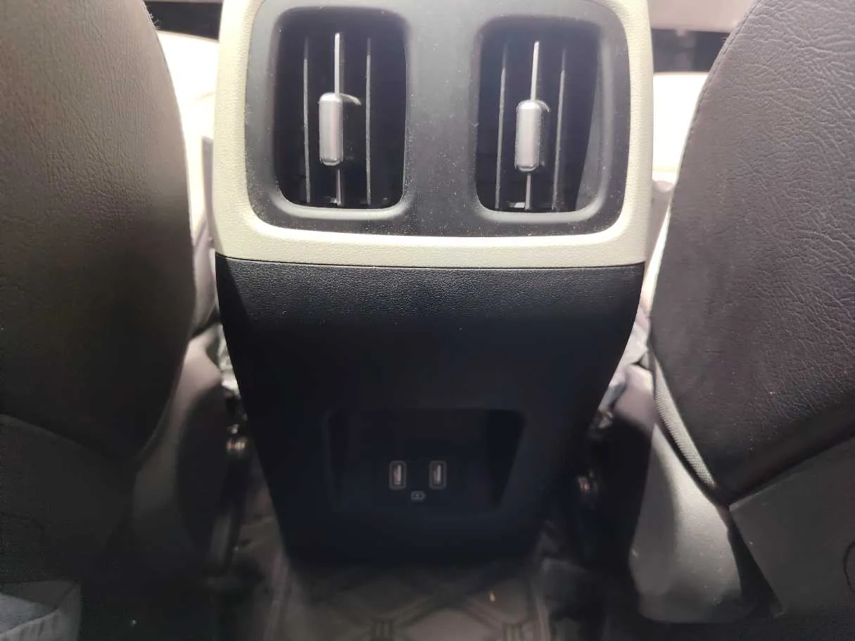 Car image 29