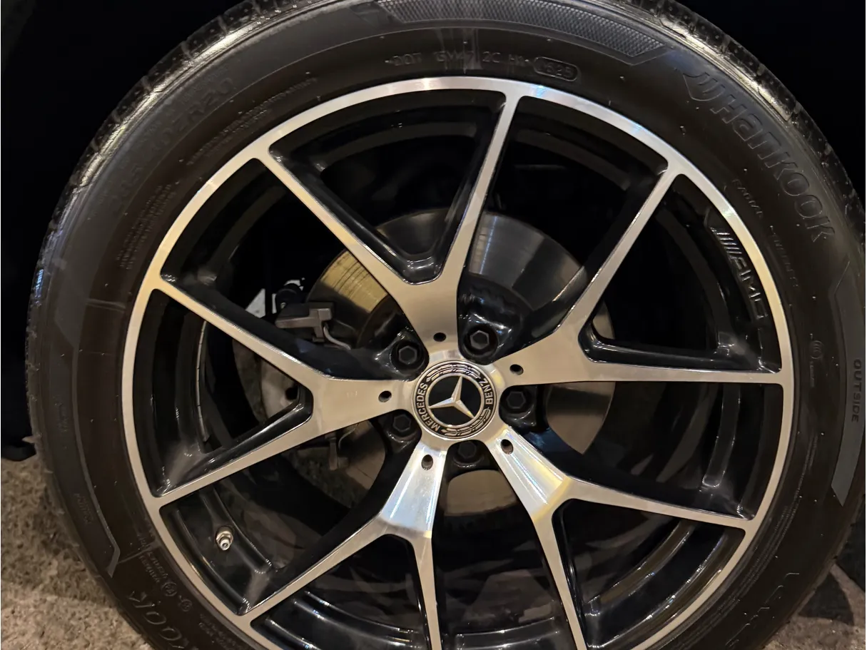 Car image 14