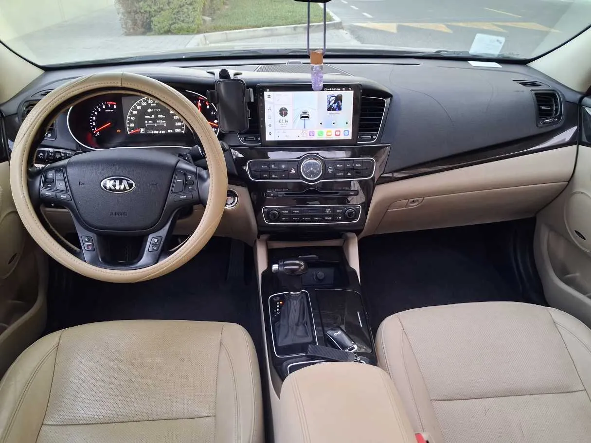 Car image 16