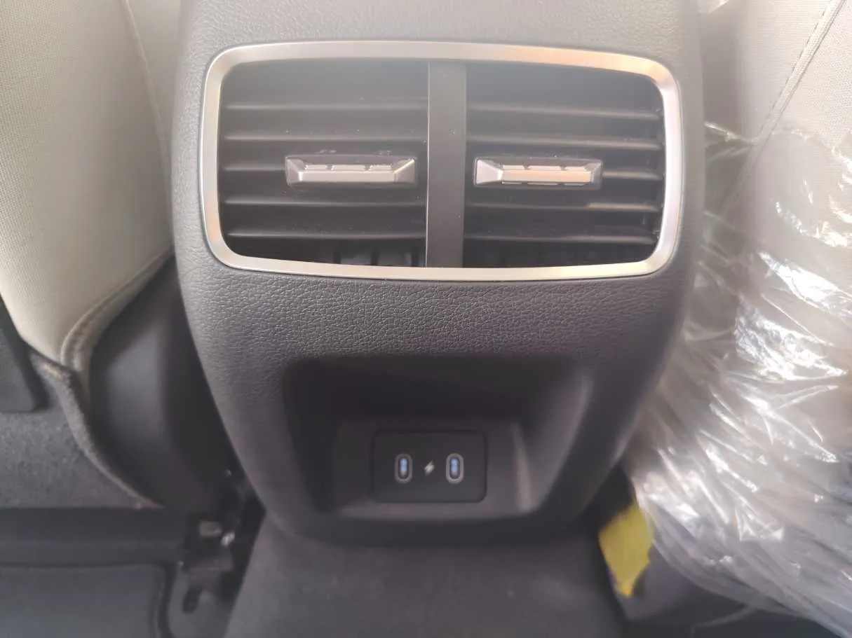 Car image 29