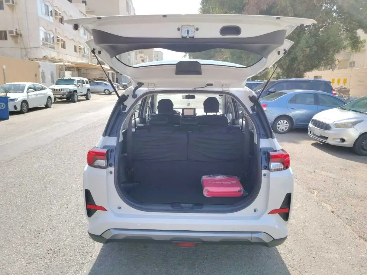 Car image 30