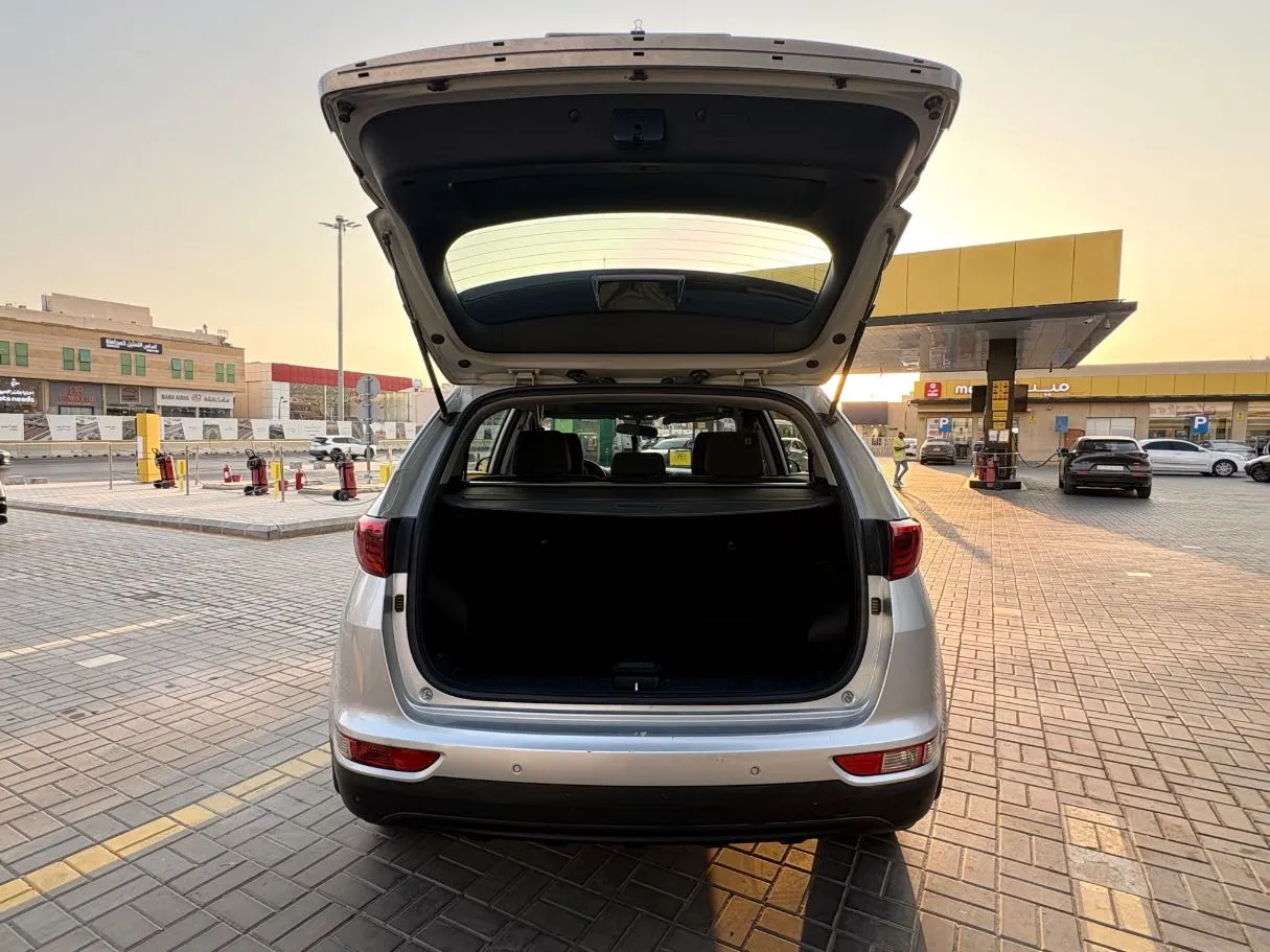 Car image 25