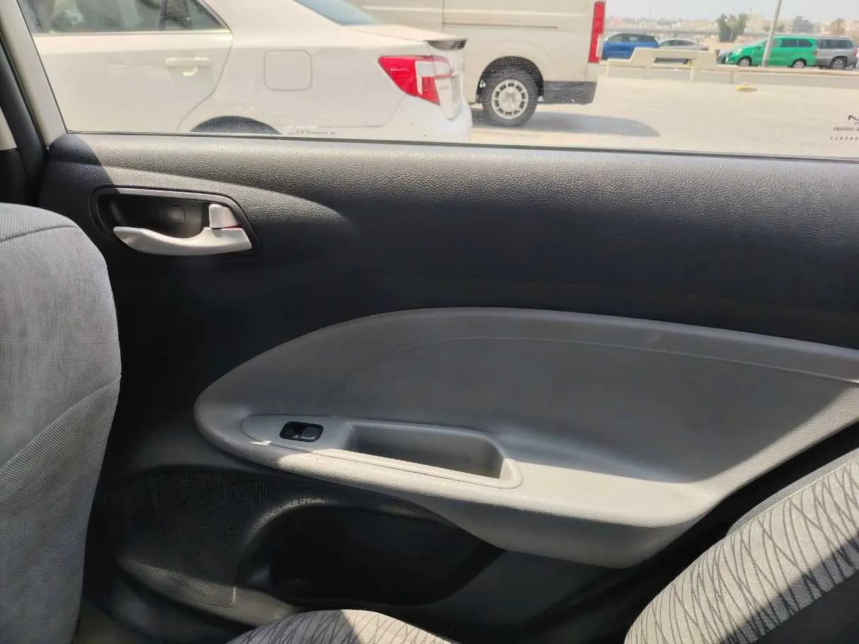 Car image 30