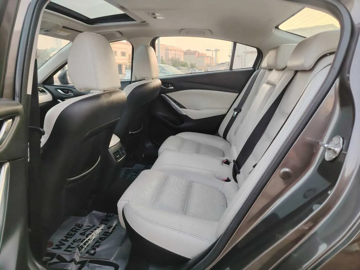 Car image 17