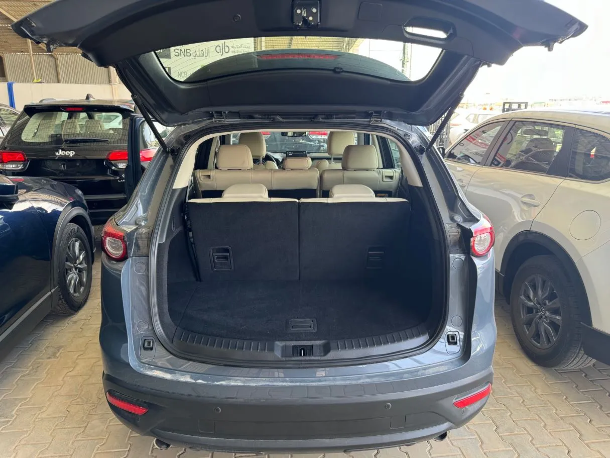 Car image 17