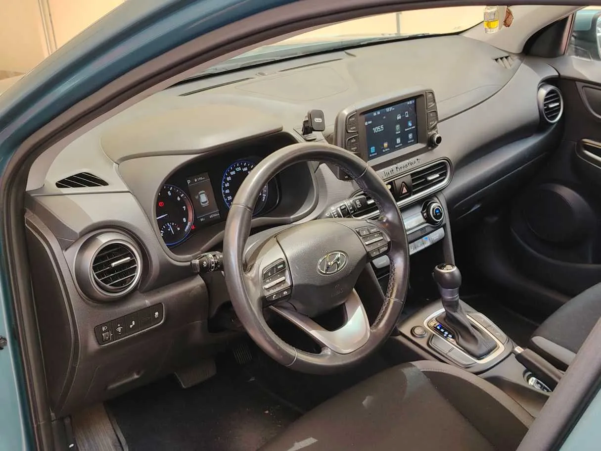 Car image 12