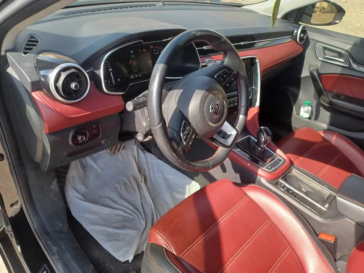 Car image 11