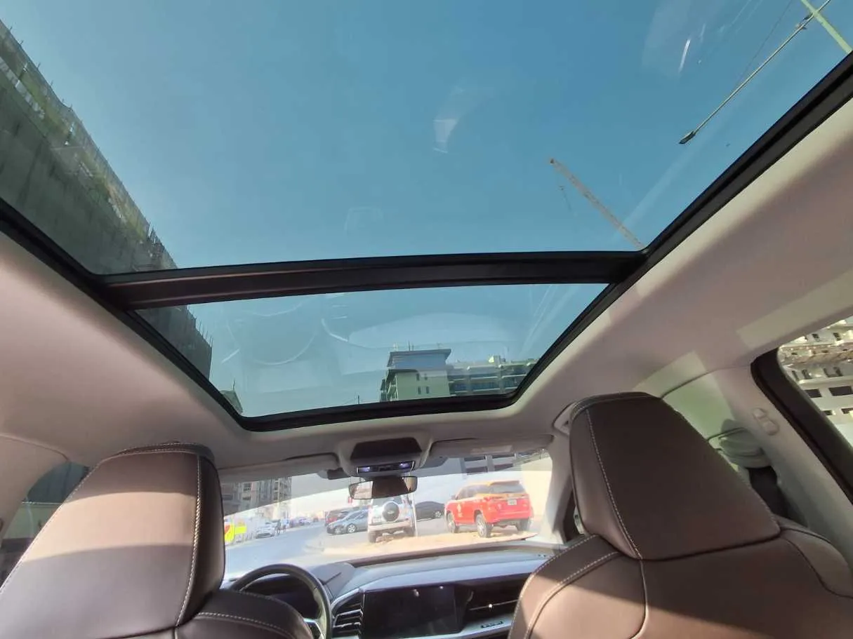 Car image 19