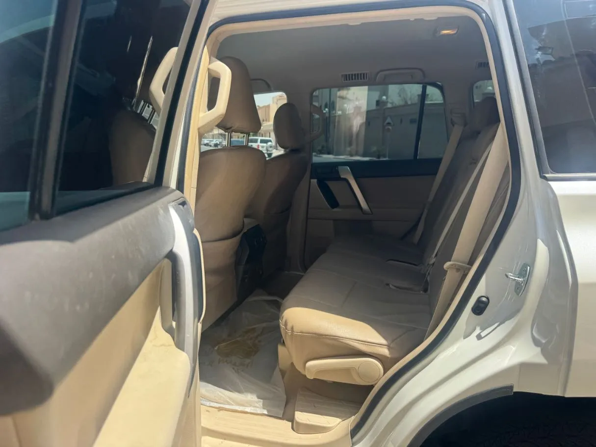 Car image 13