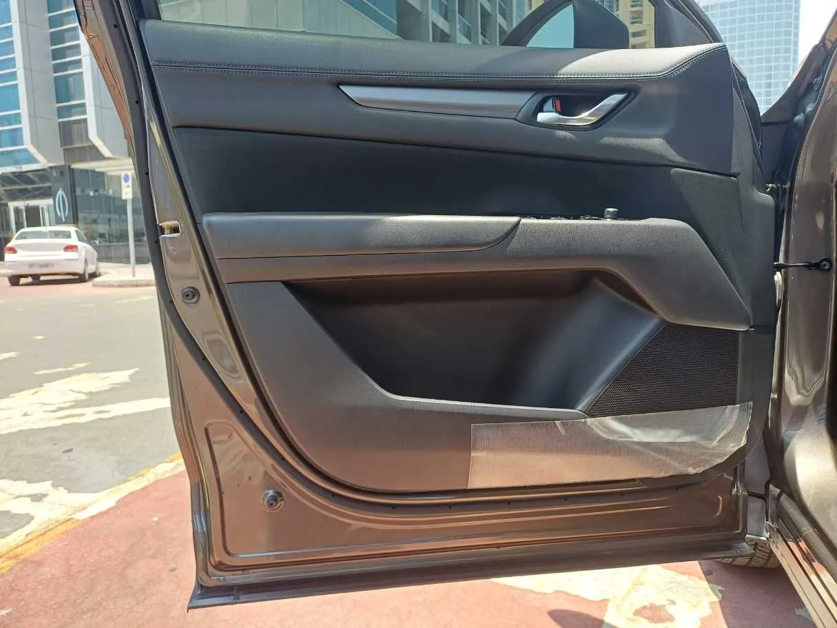 Car image 10