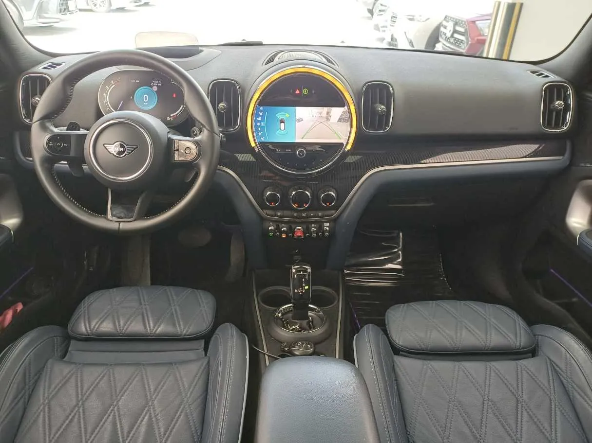 Car image 18