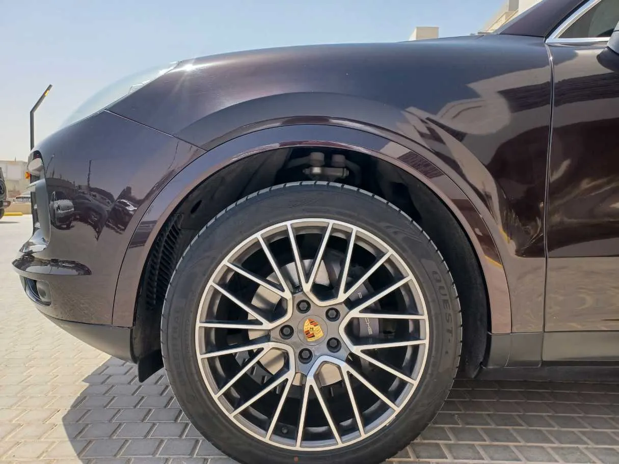 Car image 9