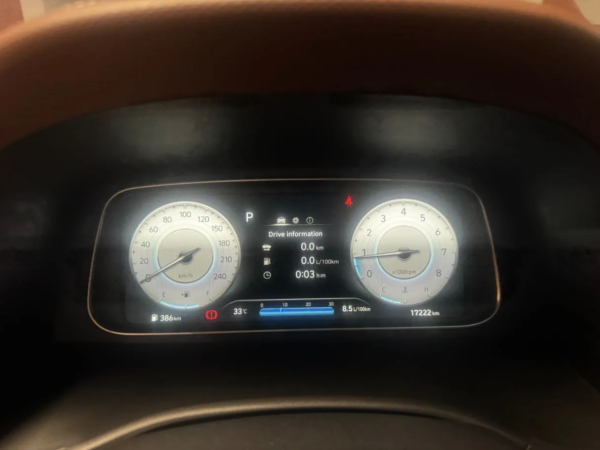Car image 18