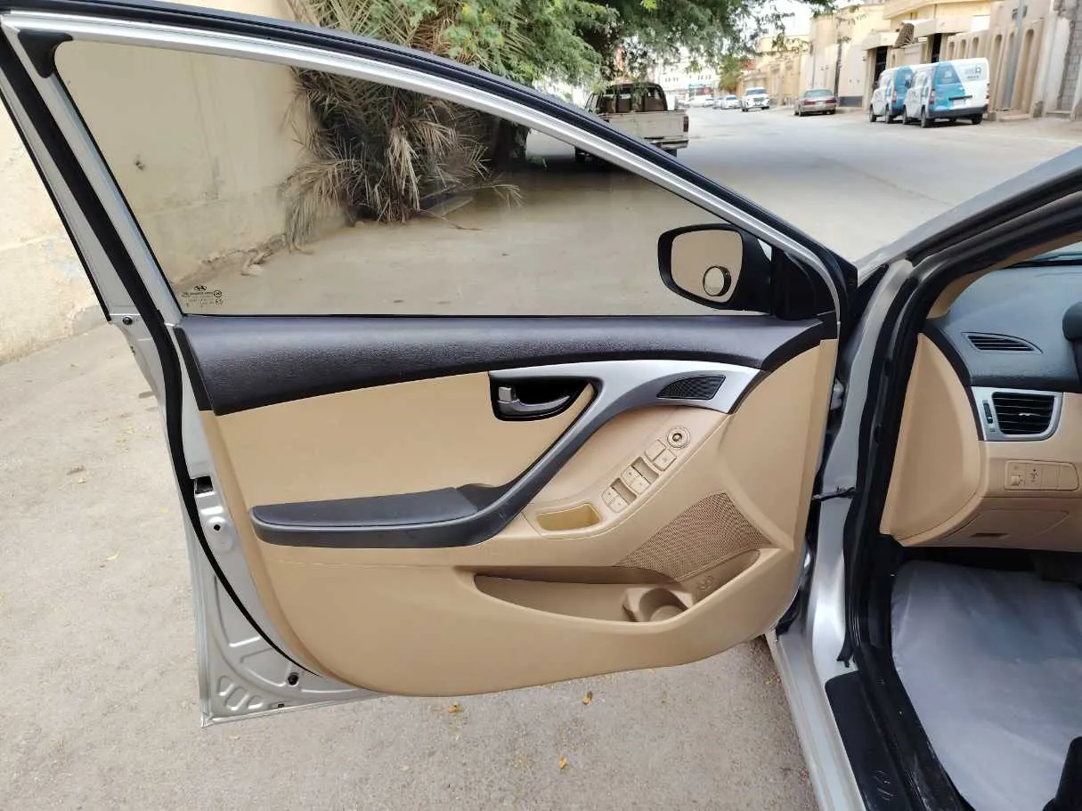 Car image 10