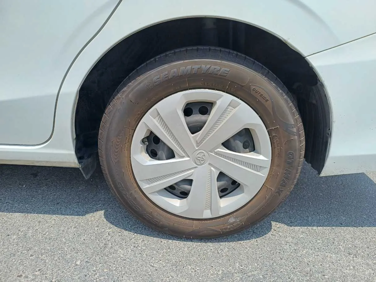 Car image 9