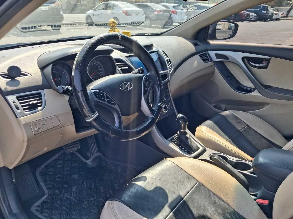 Car image 11