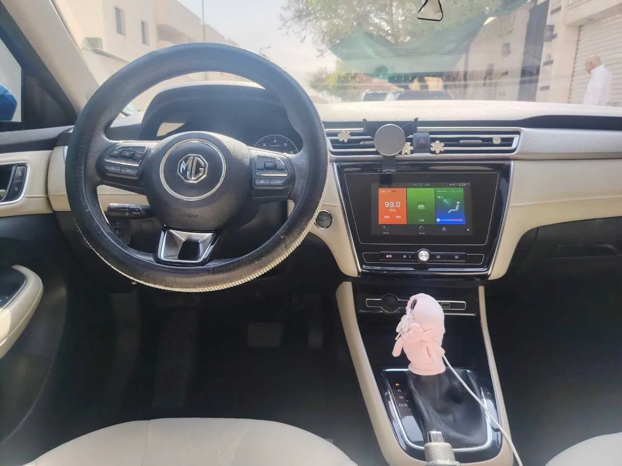 Car image 19