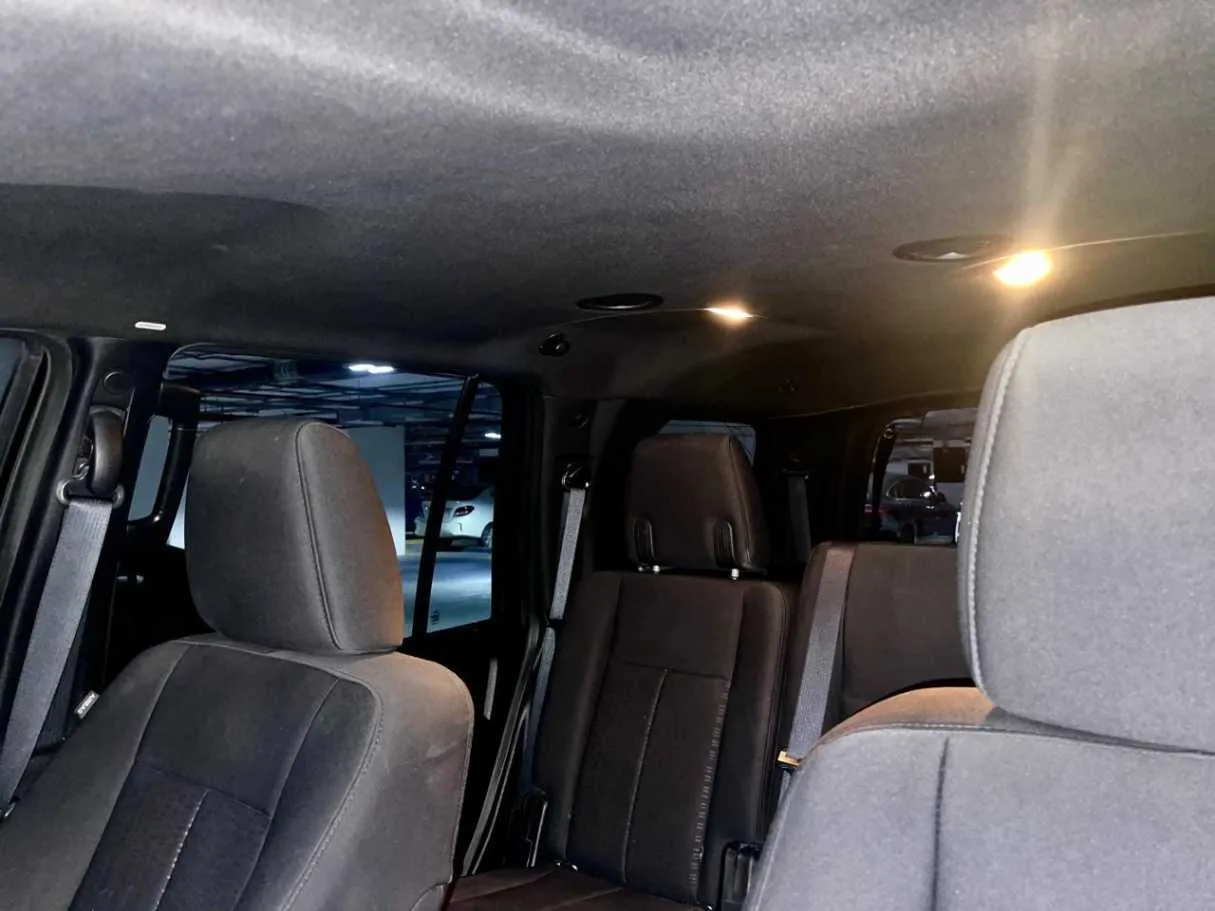 Car image 19