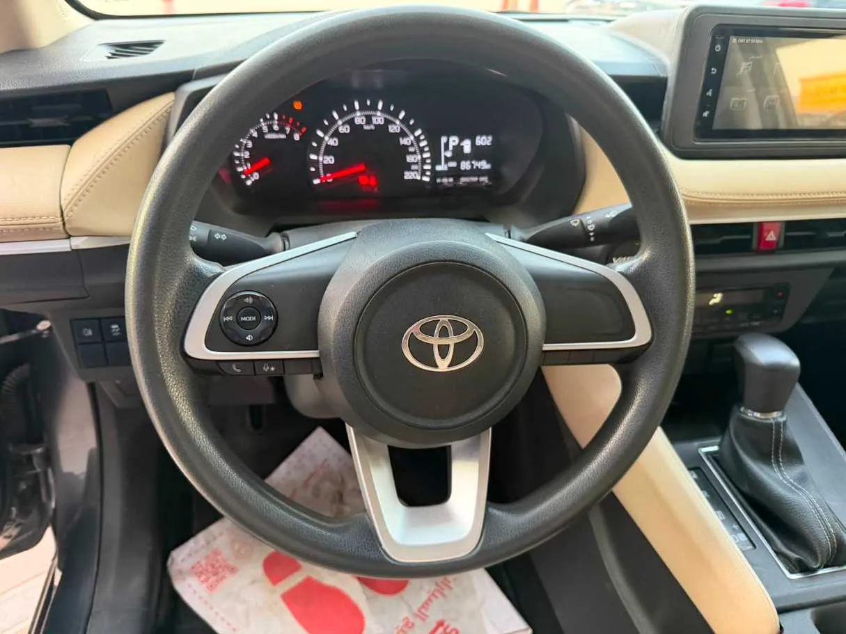 Car image 21