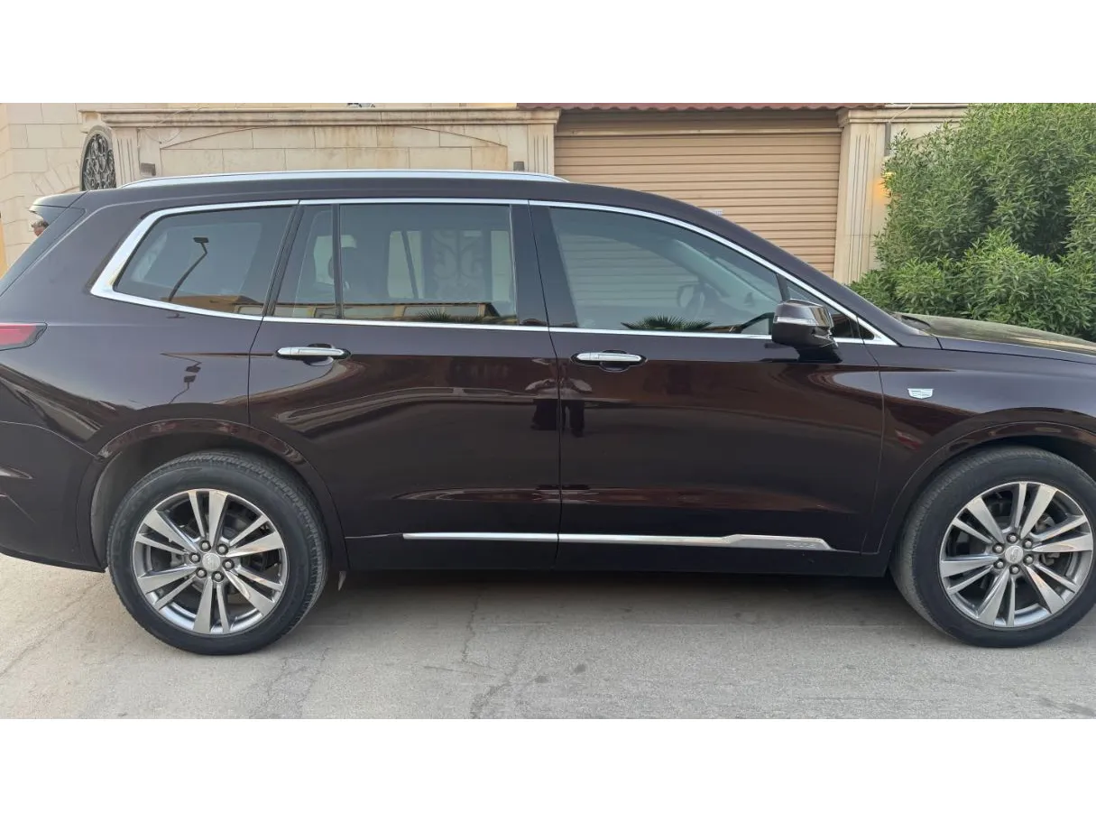 Car image 4