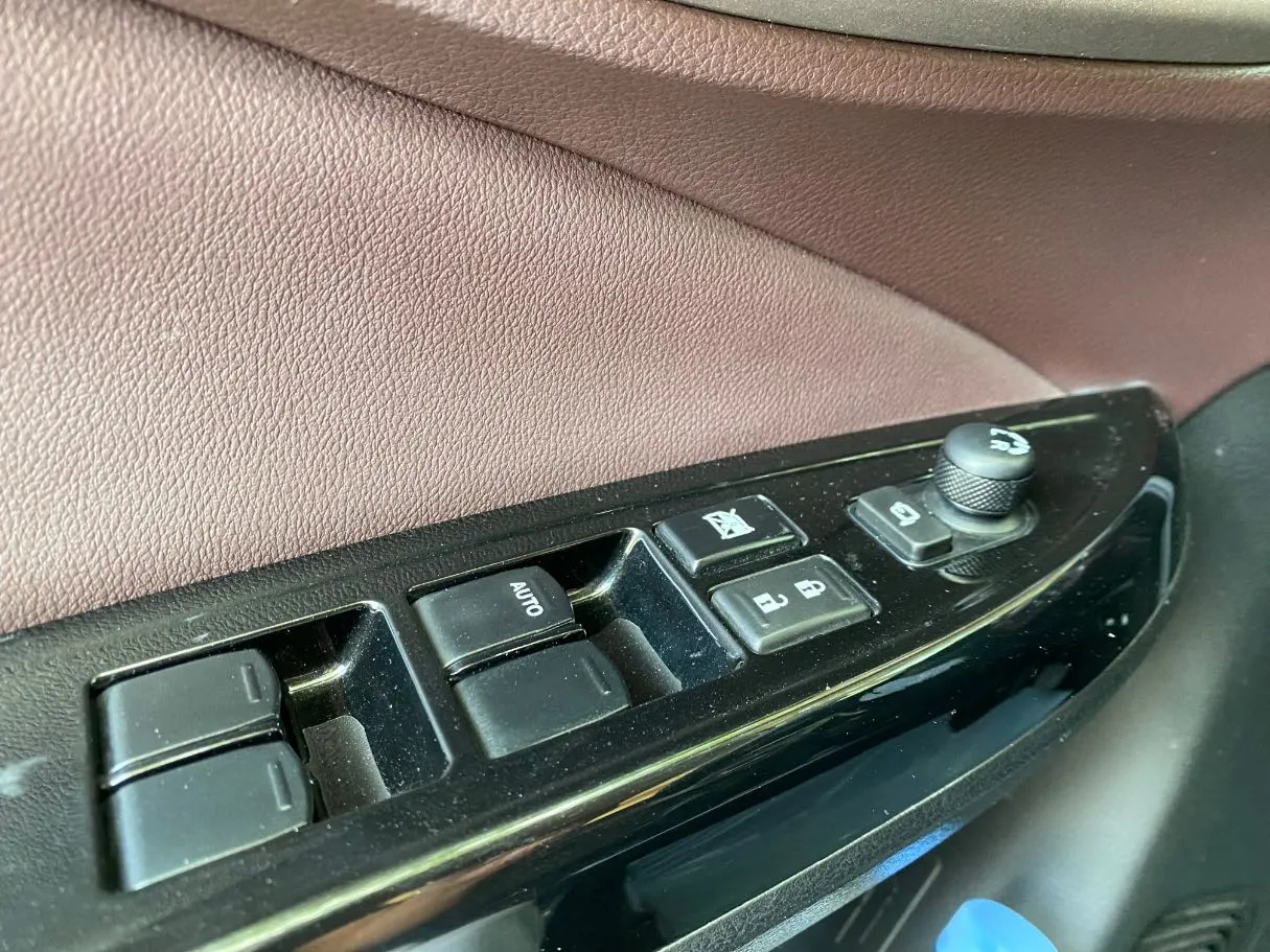Car image 22