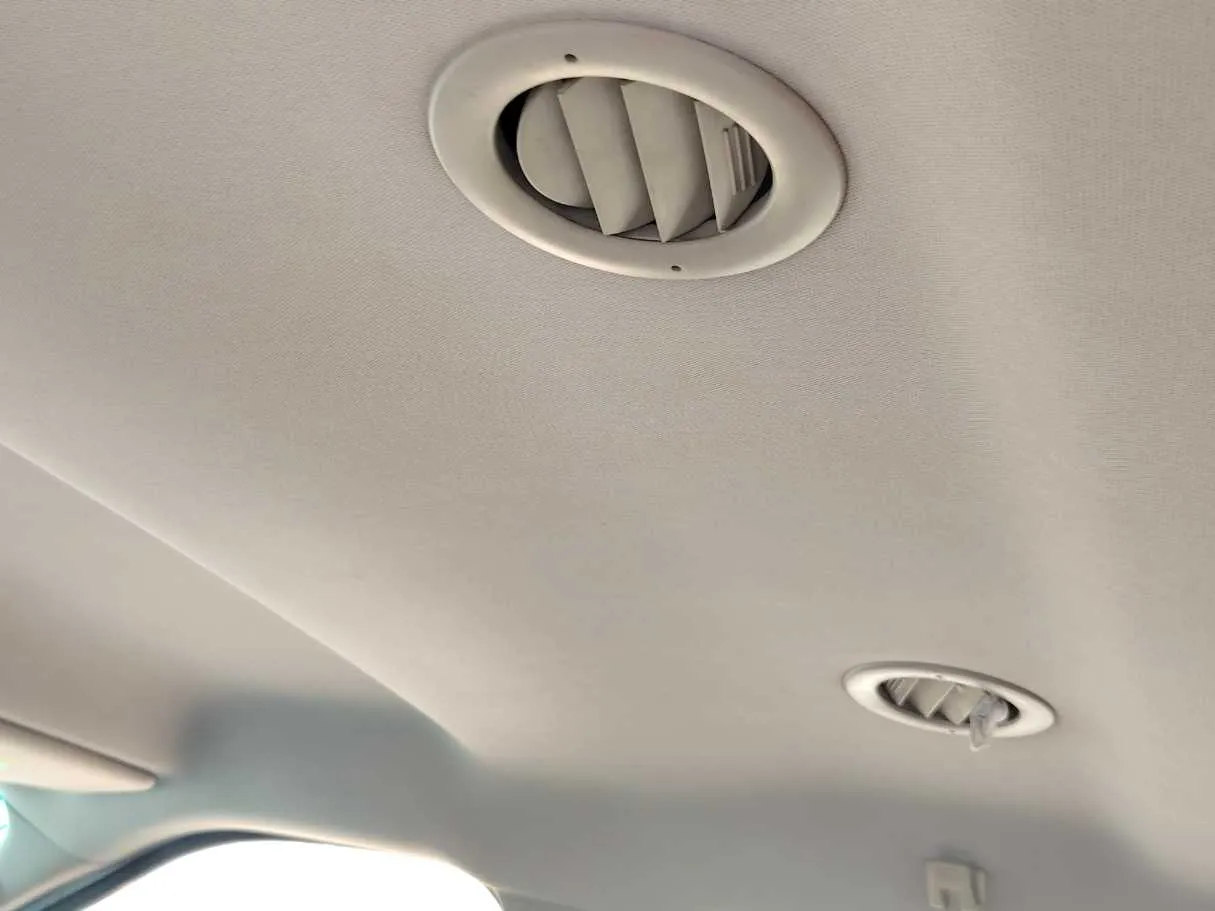 Car image 27