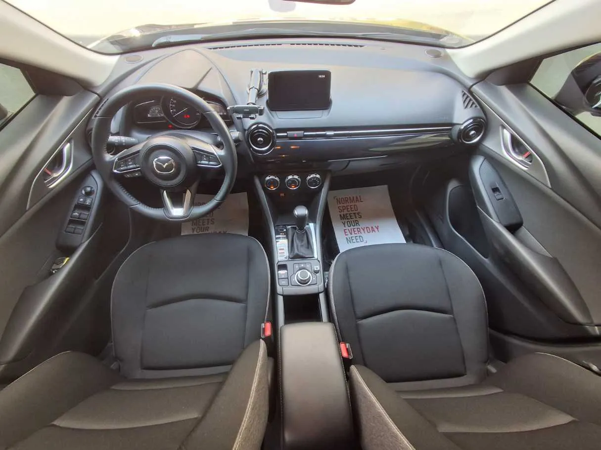 Car image 14