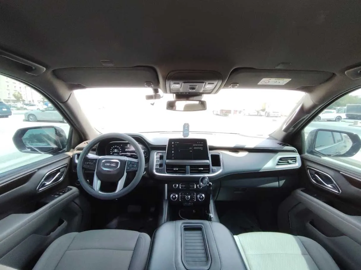Car image 19