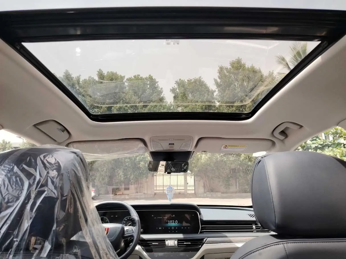 Car image 18