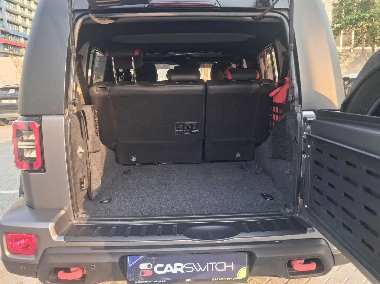 Car image 19
